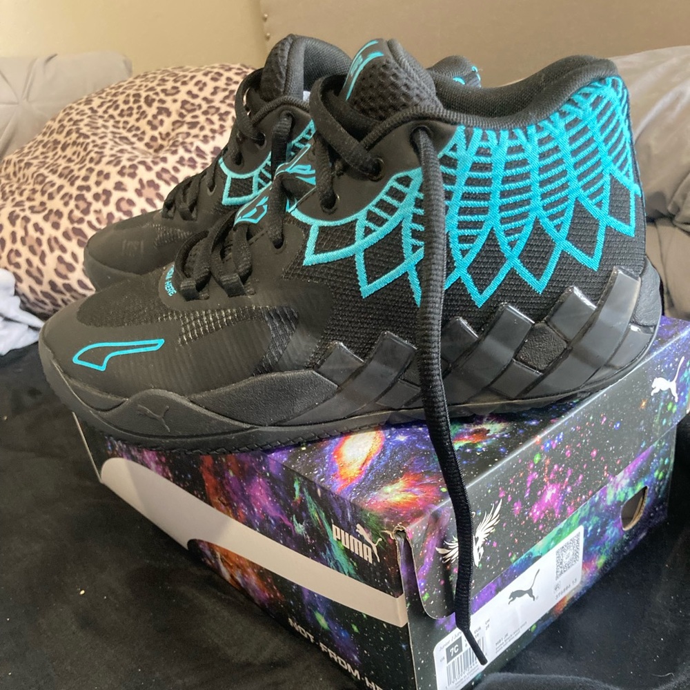 Lamelo Ball shoes size 7 youth. new never worn